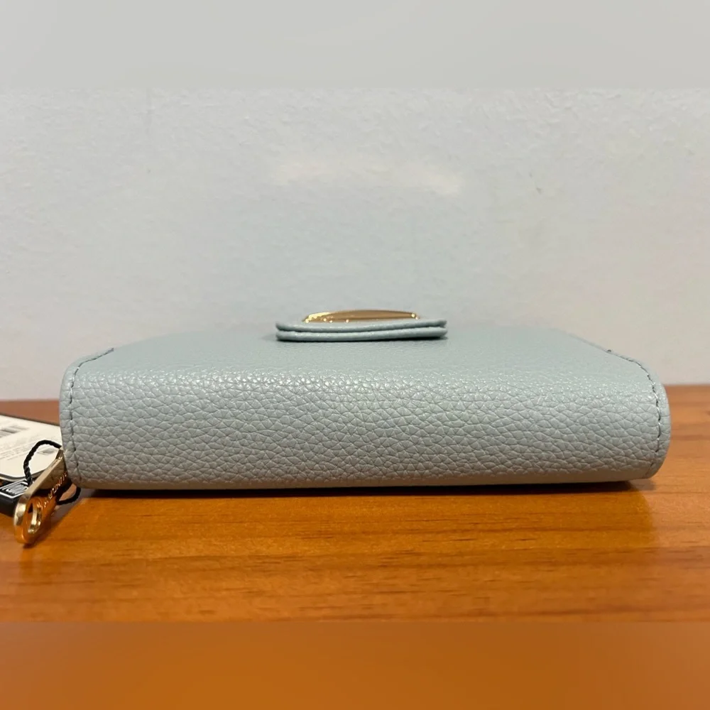 LAUNDRY by Shelli Segal NWT Light Blue Wallet Zippered Pocket Card Slots $58msrp